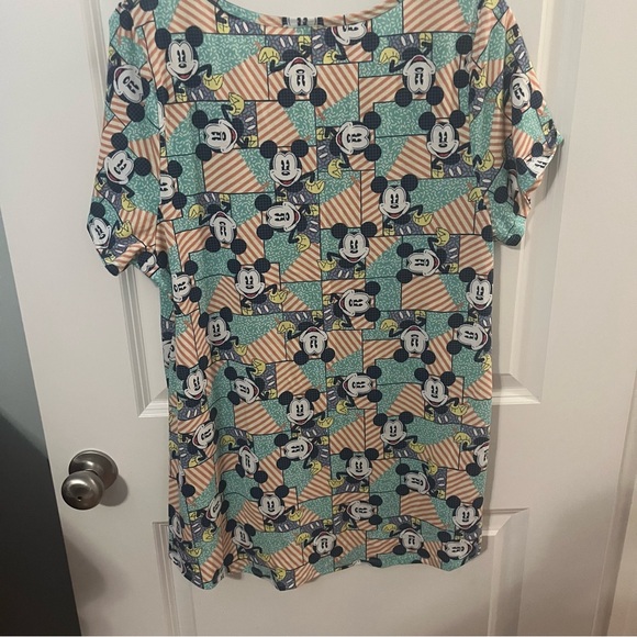 EUC LulaRoe Classic Tee - Picture 4 of 5